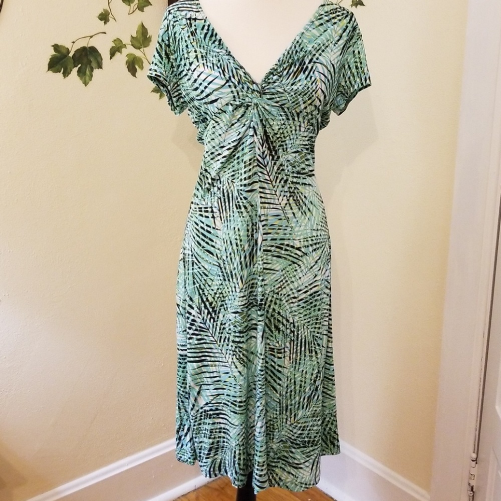 Below knee gathered front v neck print dress